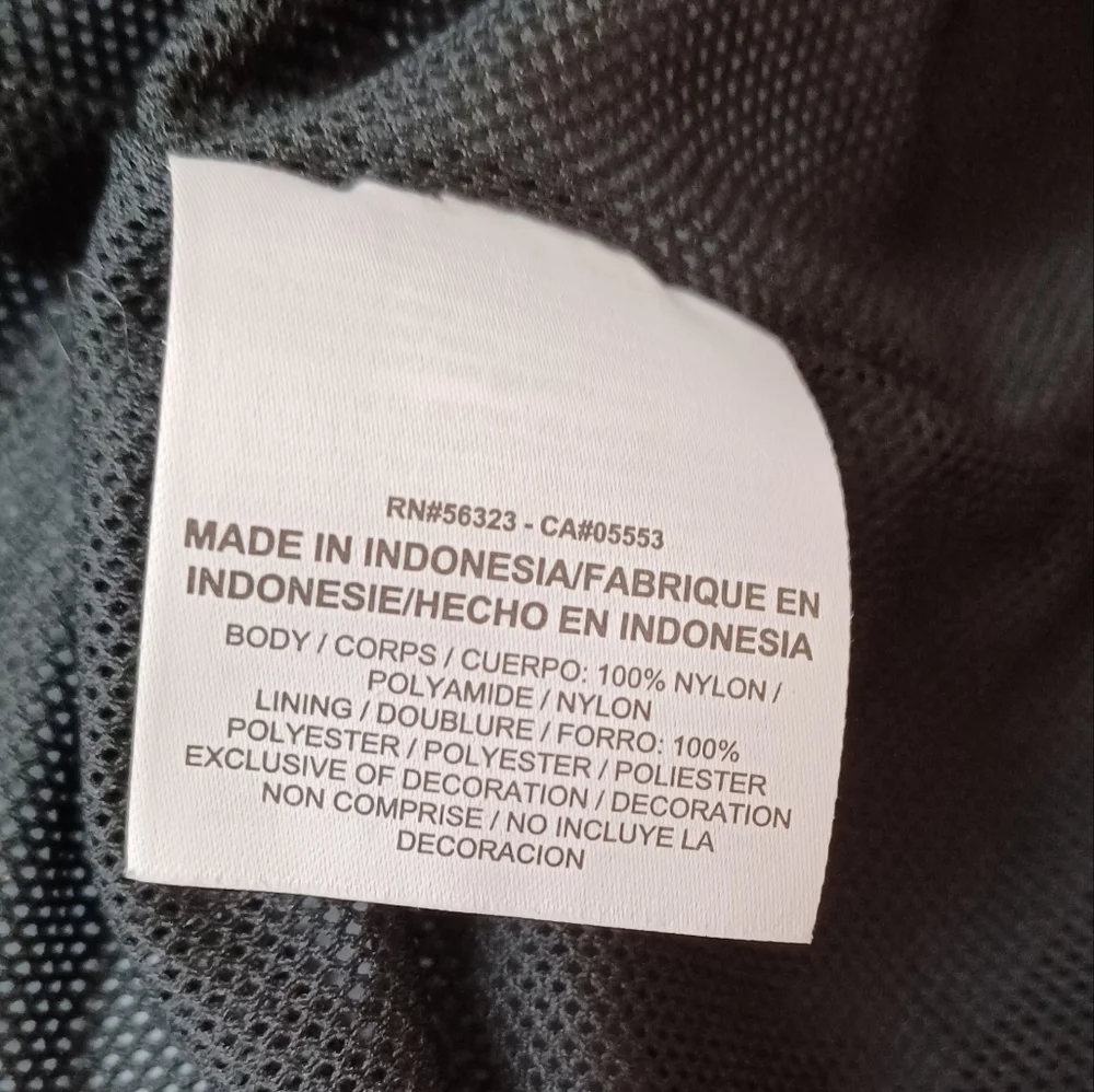 Nike wind breaker Black Large Unisex. Mesh lining. - Picture 7 of 9